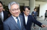 "'설치는 암컷'이 뭐가 잘못됐나"..친명 일각, 최강욱 옹호 잇따라