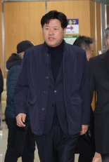 '불법 자금' 김용 징역 5년 법정 구속… 유동규·정민용 무죄