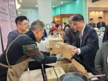 오기웅 중기부 차관, 눈꽃 동행축제 나눔 바자회 방문