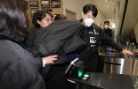 ‘경복궁 낙서테러’ 10대 남녀, “낙서하면 10만원 준다고 했다”