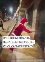 "산타 아니었어?" 페루 경찰, 산타로 분장하고 마약 밀매 조직 급습