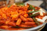 "매콤하다더니 매워" 떡볶이 거의 다 먹고 환불 요구한 황당 고객