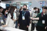 최태원, 글로벌 파트너십 강화 위해 '광폭 행보'[CES 2024]