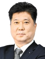 [강남시선] 지구촌 선거의 해, 존경받는 정치인이 없다