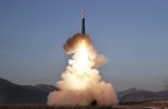 [종합] 북한, 중거리탄도미사일 발사..괌·알래스카 미군기지 겨냥