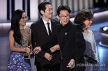 한국계 뭉친 ‘성난 사람들’ 에미상 8관왕 위업