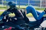 '오토바이 곡예 운전'…베트남 유명 여성 모델, 징역형 위기