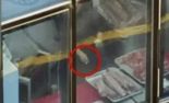 식당 주방서 담배 피우며 고기 손질…'과태료 50만 원'
