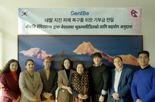 "네팔 국민에 위로를" 센트비, 주한 네팔 대사관에 지진 피해 복구 기부금 전달