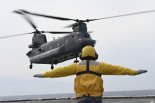 공군, 해군과 합동으로 "바다 위 함정에 헬기, 안전 이·착륙 훈련"