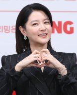 '참전용사 딸' 이영애, 천안함재단에 5000만원 기부