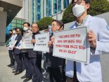 전북대 찾은 이주호 부총리… 의대 교수진은 침묵 시위