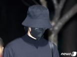 '집단 성폭행' 정준영, 검은 모자 쓰고 만기 출소