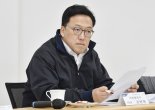 김병환 기재차관, 사과 유통현장 방문..."분산 출하 등 대책 지속"
