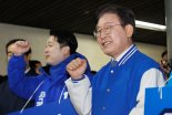 이재명, 아현역 출근길 유세…연일 '한강벨트' 지원사격[2024 총선]