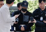 사전투표소 불법 카메라 설치범 도운 2명 구속영장