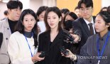 "김수현 사진부터 해명해" 비난여론에 결국..김새론, 연극 출연 '불발'
