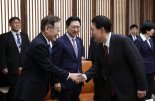 '이재명표 25만원' 민생회복지원금 놓고 與野 '티격태격'