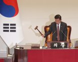 민주 의원들 "김진표 의장 본회의 안열면 출국 막는 방안 고려"