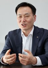 "KB금융 계열사 생성형AI 통합 플랫폼 연내 출시" [인터뷰]
