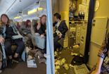 난기류에 승객 사망한 싱가포르행 비행기, 한국인도 탔다..기내 내부 '처참'