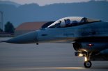 공군 '소링 이글' 훈련 중 F-35A 등 전투기 편대 "야간 출격 훈련" 공개