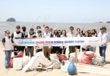 아시아나, 바다의 날 맞아 '용유해변' 정화 활동