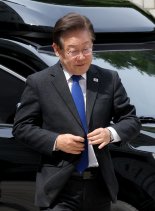 '대장동 재판' 출석한 이재명…'이화영 선고' 질문에 묵묵부답