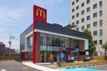 맥도날드, 친환경 매장 ‘군산조촌DT점’ 오픈 기념 지역 아동에 버거 전달