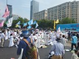 여의도 '수입 농산물 확대 반대 집회'서 경찰과 출동한 참가자 체포