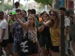 "관광객들 꺼져라" 물총까지 쏘며 '관광 반대' 시위 나선 바르셀로나 시민들