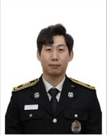 여객기서 쓰러진 여성 구한 부산 소방대원 "무의식적으로 달려갔다"