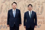 尹 부끄럽다던 충암 이사장, 알고보니 민주당 출신