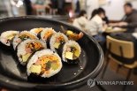 라면에 김밥 시켜놓고 취소한 母子 보고 손님이...'뭉클'