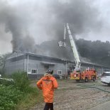 세종시 공장에 화재…1시간30분 동안 공장 1개 동 태워