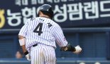 신민재가 LG를 살렸다... '강철 매직' 잠재우고 1승 1패 승부 원점 [준PO]