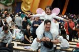 日 정부 "육아휴직자 업무 해주면 수당 줘요"