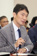 "가계대출 추세 꺾지 않았으면 금리인하 어려웠다"… 이복현, 정치금융 지적에 "송구"