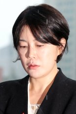 "진심으로 사죄"...문다혜씨 사고 발생 13일만에 경찰서 출석(종합)