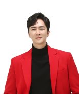 [fn이사람] "트롯에 홈쇼핑까지 '노래하는 쇼핑호스트'"