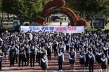 "독도는 우리 땅! 넘보지 마라" 울산 학생들 외침에 시민들 환호