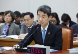 이주호, AI교과서 속도조절… "2026년부터 과목수 조정"