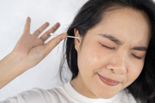 귀에도 무좀 생긴다?..고약한 악취나는 '귀무좀', 원인은 매일 쓰는 '이것' [헬스톡]