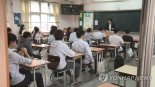 "교실서 담요로 가리고 스킨십 하는 아이들…주의 줬더니 학부모가 항의 전화" [어떻게 생각하세요]