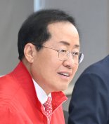 홍준표 시장 "당 꼬라지 하고는 쯔쯔쯔"