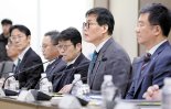 10년 지킨 신용 ‘흔들’… 최상목 "3대 신평사와 컨퍼런스콜" [탄핵정국 후폭풍 국가 신용도 방어 분주]