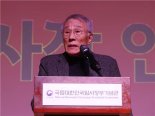 황석영 “尹 비상계엄은 자폭…2030 젊은이들에게 끌어내려질 것”