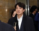 "53살이 젊다고 생각하나, 손자 볼 나이"..이준석, '세대교체' 외친 한동훈에 일침