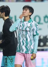 가수 임영웅, 소아암·백혈병 환아 지원..선한 영향력