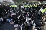 '尹 수호대' 자처한 극우 유튜버, 1억 벌었다
